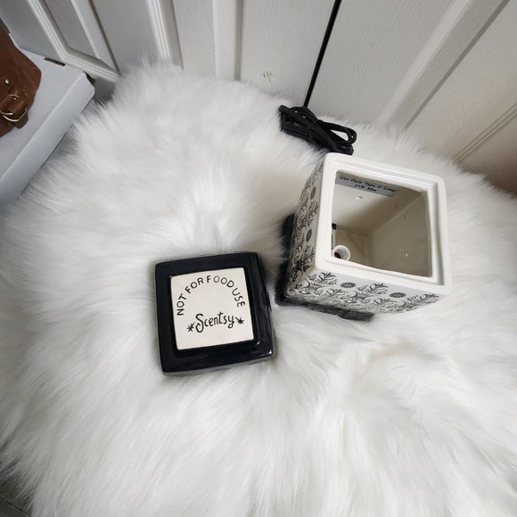 Scentsy Retired Warmer - Boleyn - Picture 3 of 8